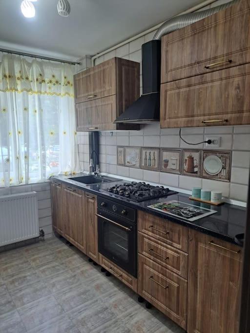 Casuta Cu Povesti Lägenhet Câmpina Exteriör bild